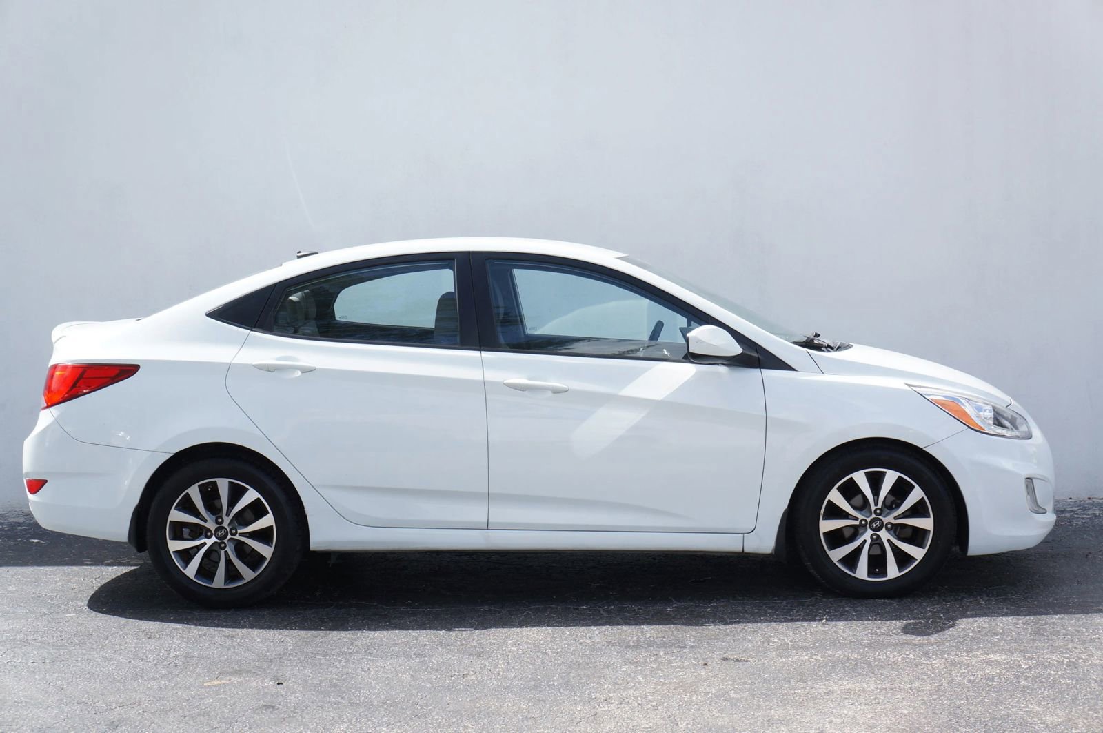 Used 2015 Hyundai Accent GLS w/ Option Group 03 image 8