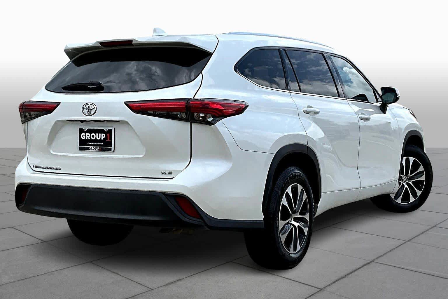 Used 2020 Toyota Highlander XLE FWD image 13