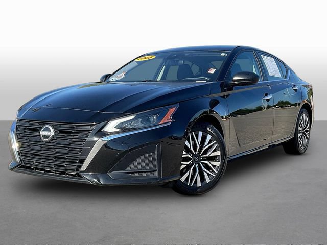 Used 2025 Nissan Altima 2.5 SV FWD image 3