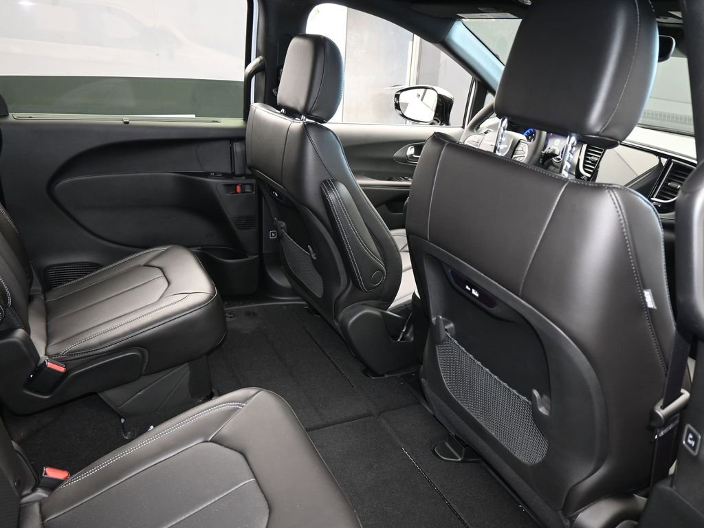 New 2026 Chrysler Pacifica Select FWD image 40