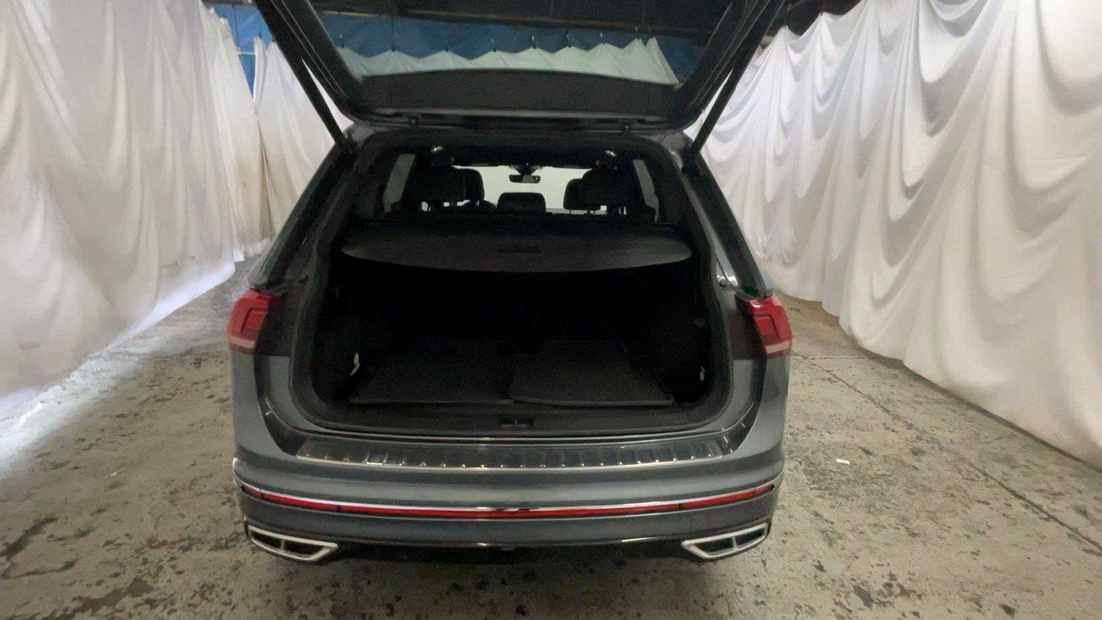 Used 2022 Volkswagen Tiguan SEL R-Line AWD/4WD image 19