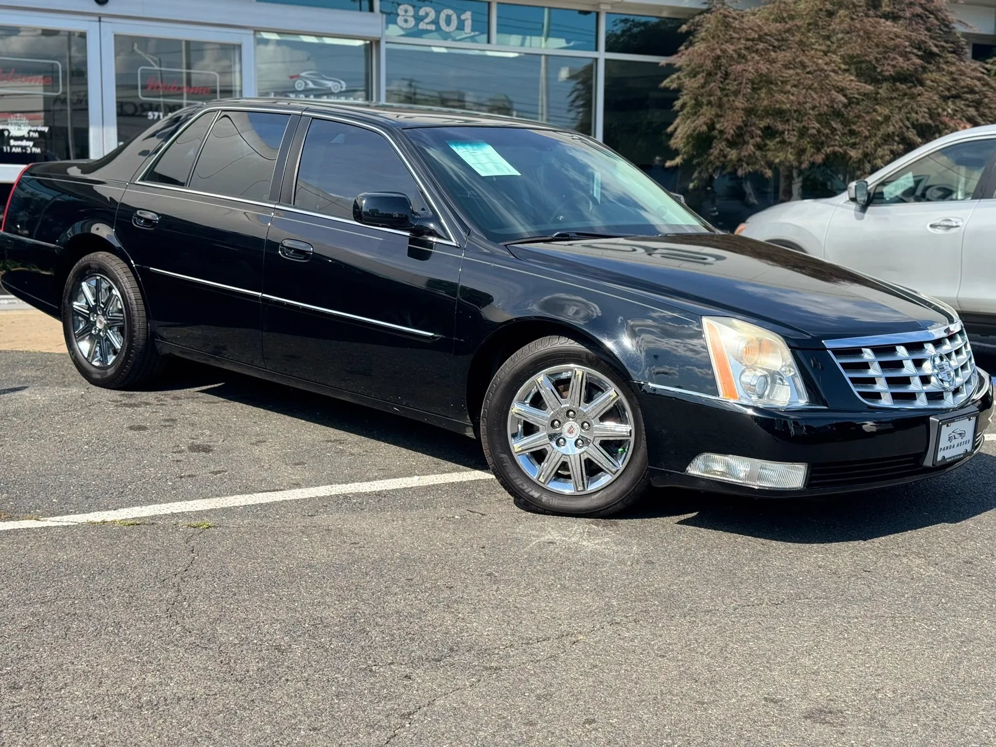 Used 2010 Cadillac DTS FWD image 2