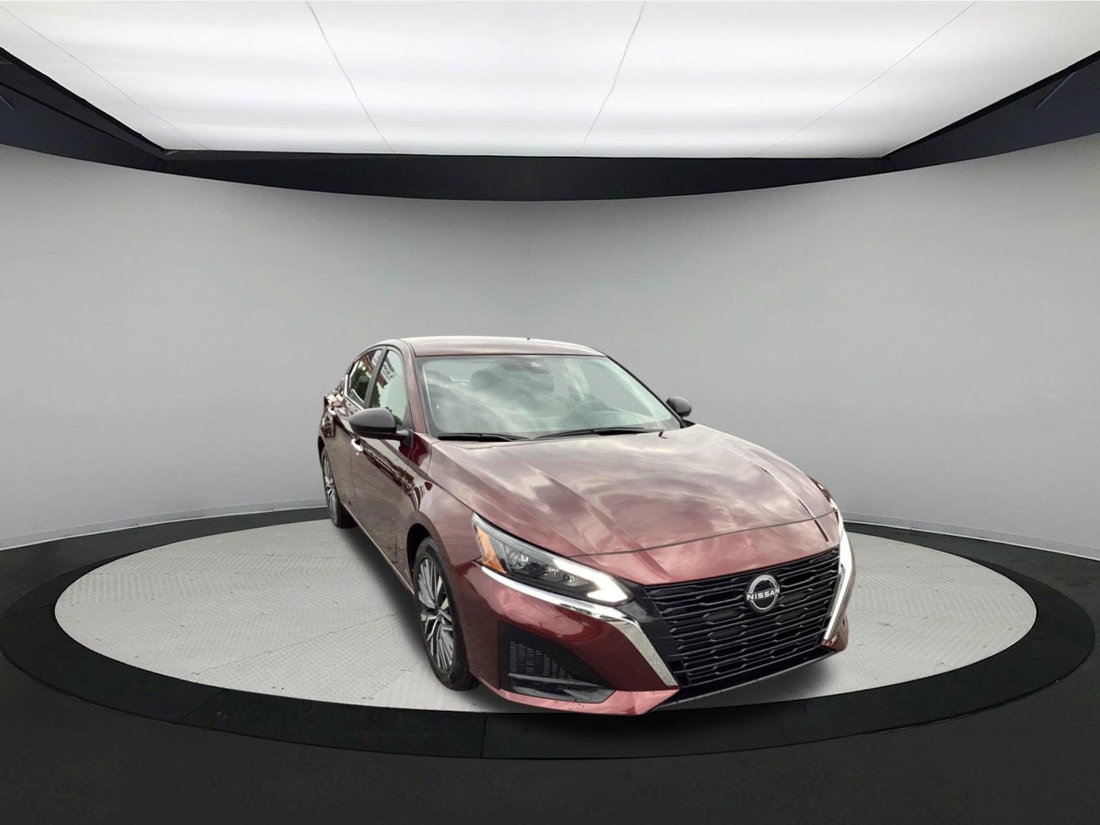 Used 2025 Nissan Altima 2.5 SV FWD image 2
