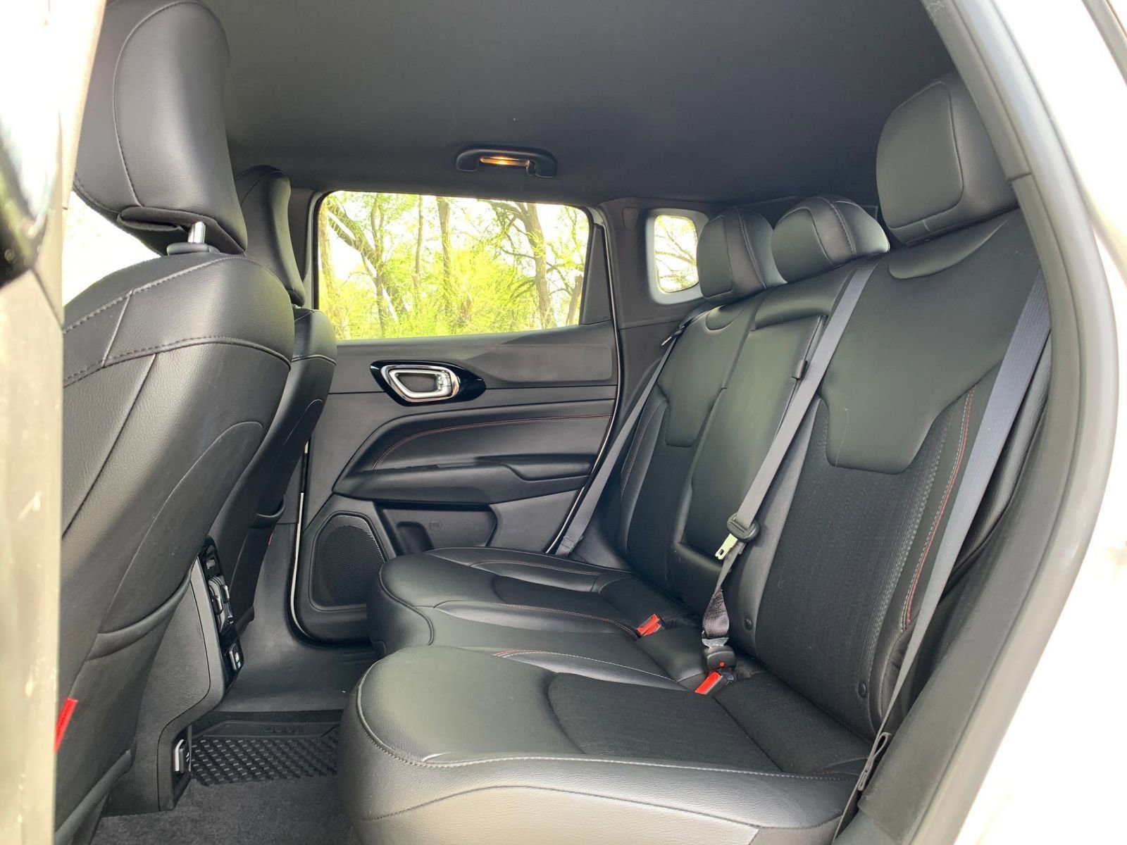 Used 2025 Jeep Compass Trailhawk image 24