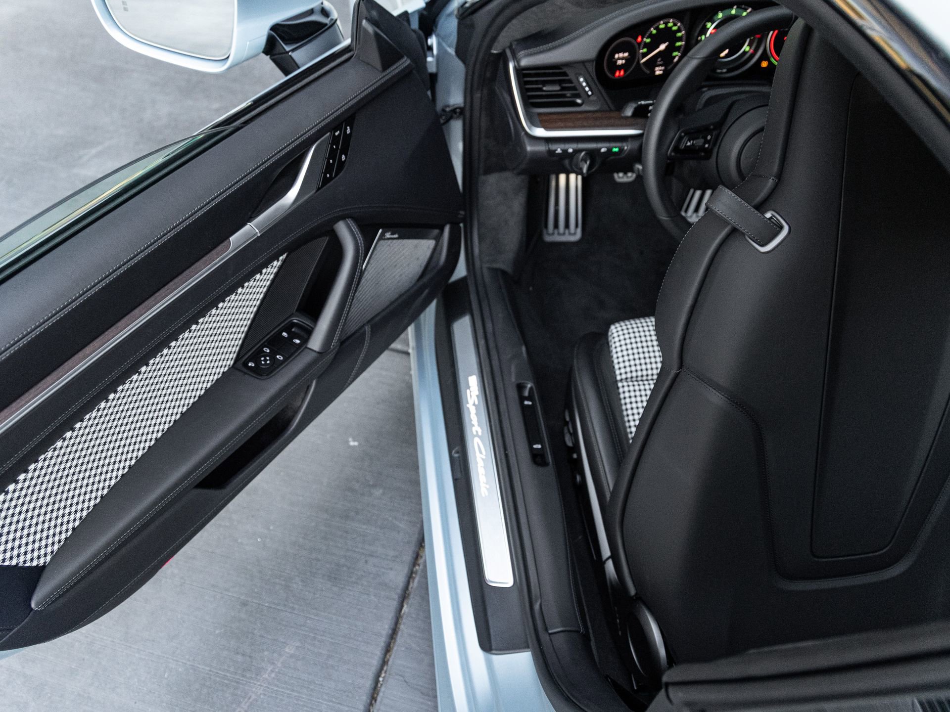 Certified 2023 Porsche 911 Sport Classic image 31