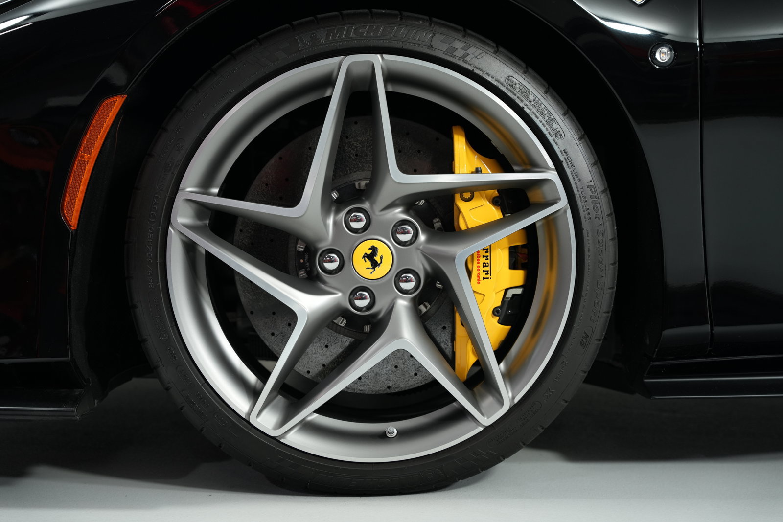 Used 2022 Ferrari F8 Spider RWD image 8