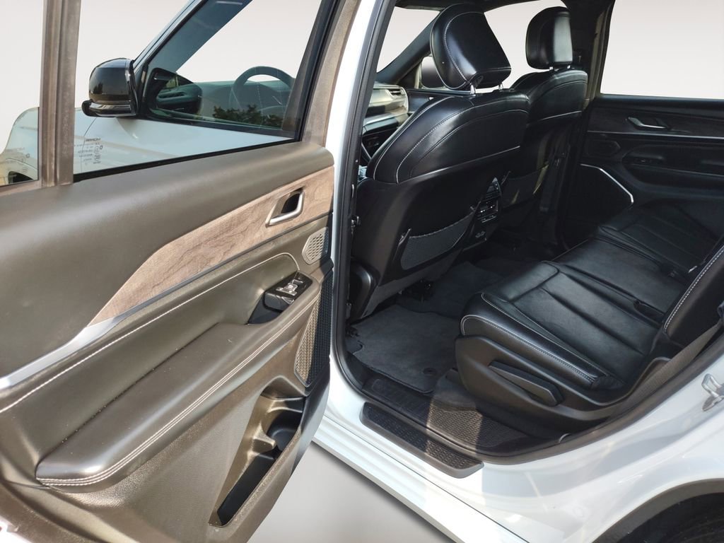 Used 2023 Jeep Grand Cherokee L Overland image 9
