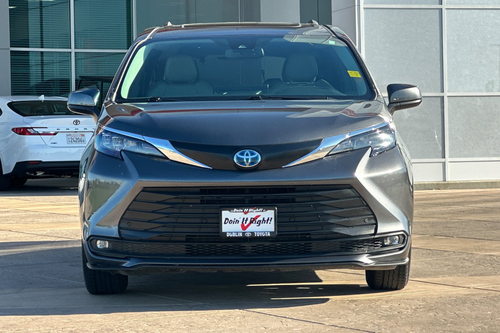 Certified 2025 Toyota Sienna XLE FWD image 10