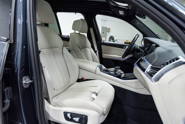 Certified 2022 BMW X5 M50i w/ Executive Package image 25