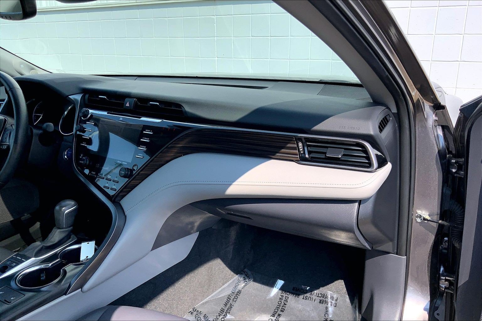 Used 2020 Toyota Camry XLE w/ Sunroof Package FWD image 21