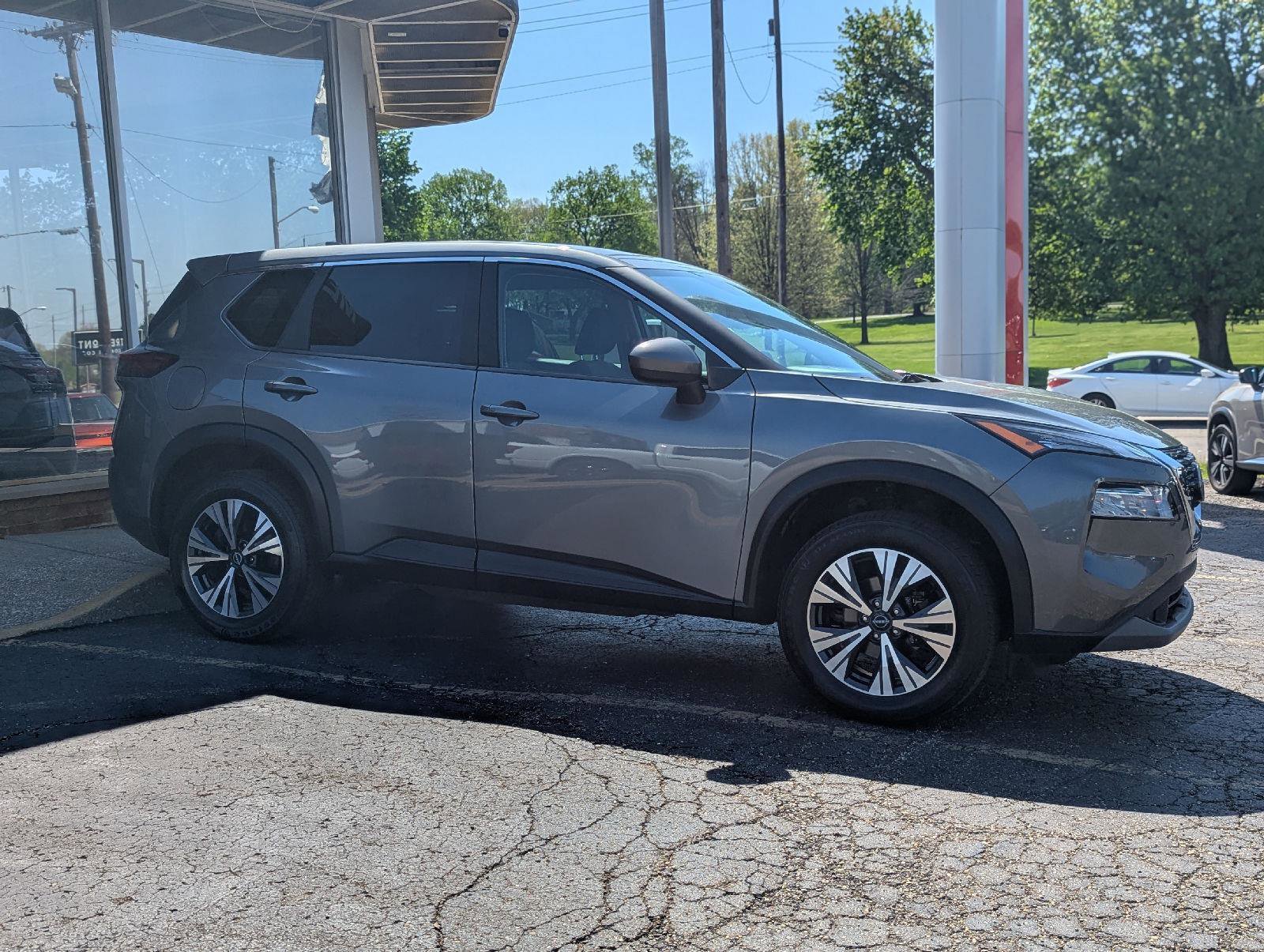 Used 2023 Nissan Rogue SV AWD/4WD image 8
