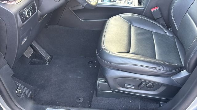 Used 2024 Ford Explorer Limited w/ Equipment Group 301A AWD/4WD image 23