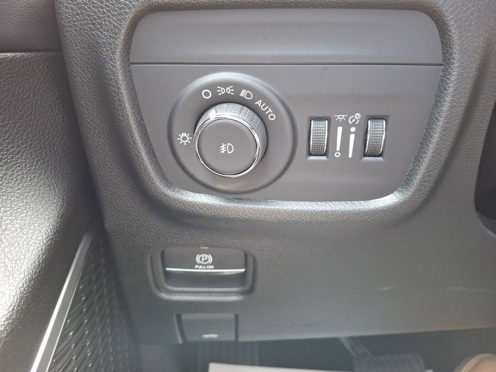 New 2025 Jeep Grand Cherokee Limited w/ Black Appearance Package image 23