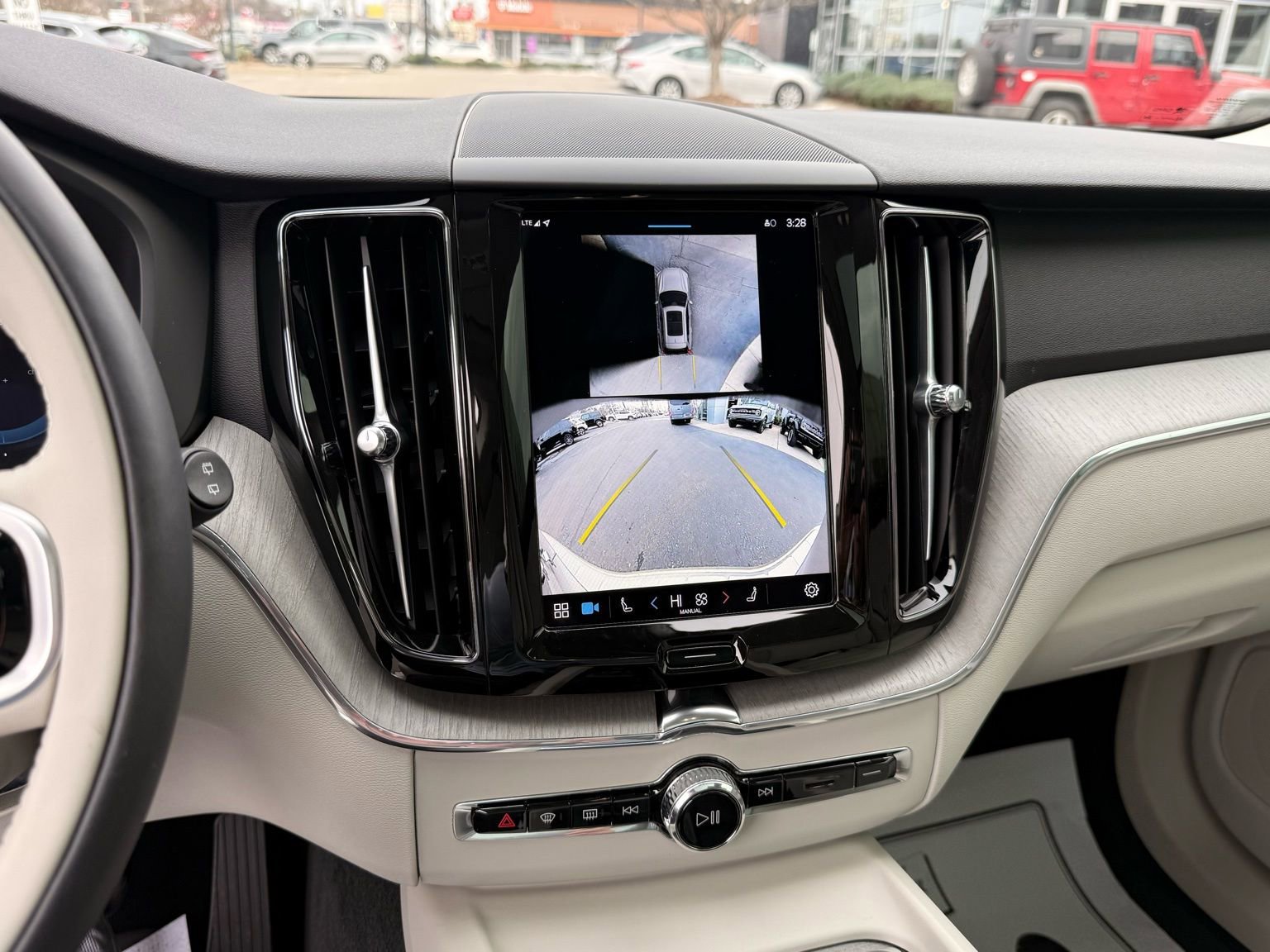 Used 2025 Volvo XC60 T8 Plus w/ Protection Package Premier image 56