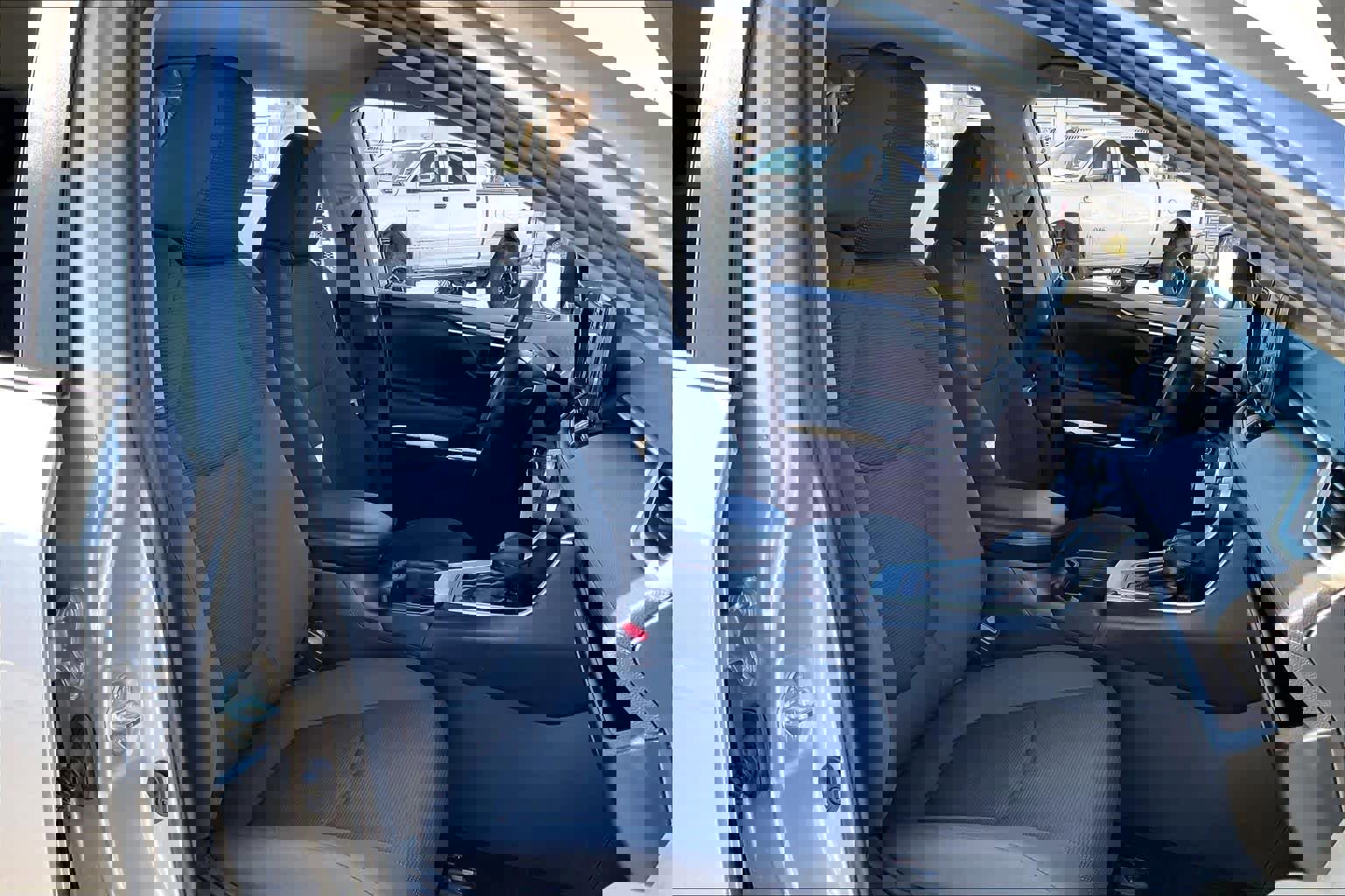 Used 2019 Toyota RAV4 LE w/ Carpet Mat Package image 10