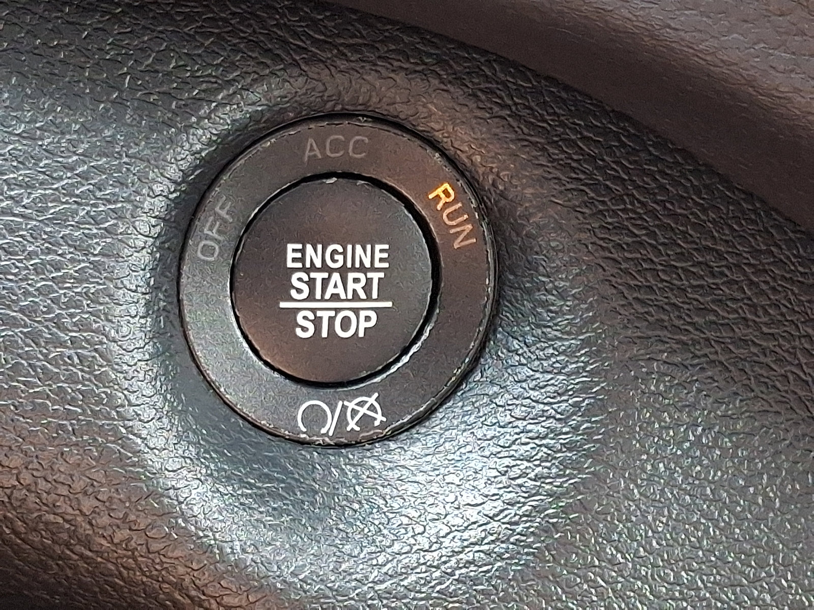 Used 2020 Jeep Cherokee Latitude Plus w/ Comfort/Convenience Group AWD/4WD image 23
