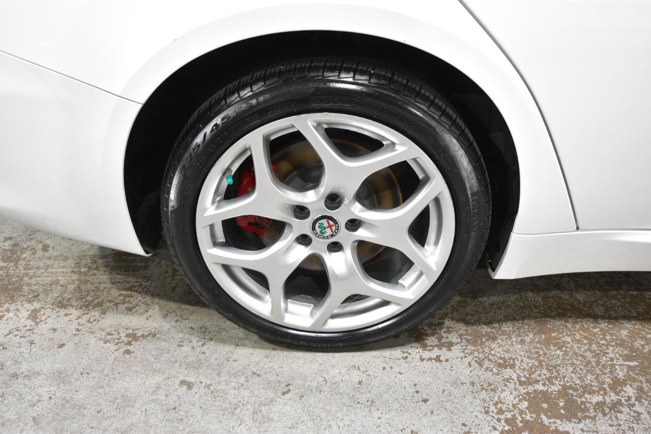 Used 2019 Alfa Romeo Giulia Ti AWD/4WD image 48