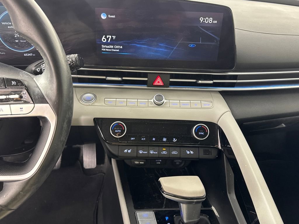 Used 2021 Hyundai Elantra Limited image 17