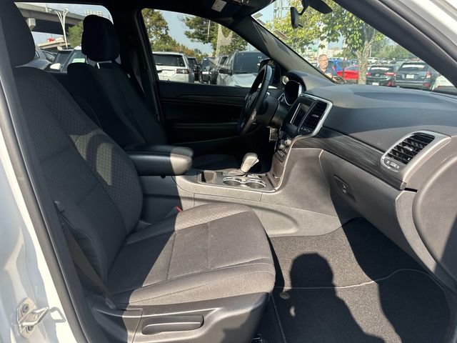 Used 2019 Jeep Grand Cherokee Laredo AWD/4WD image 10