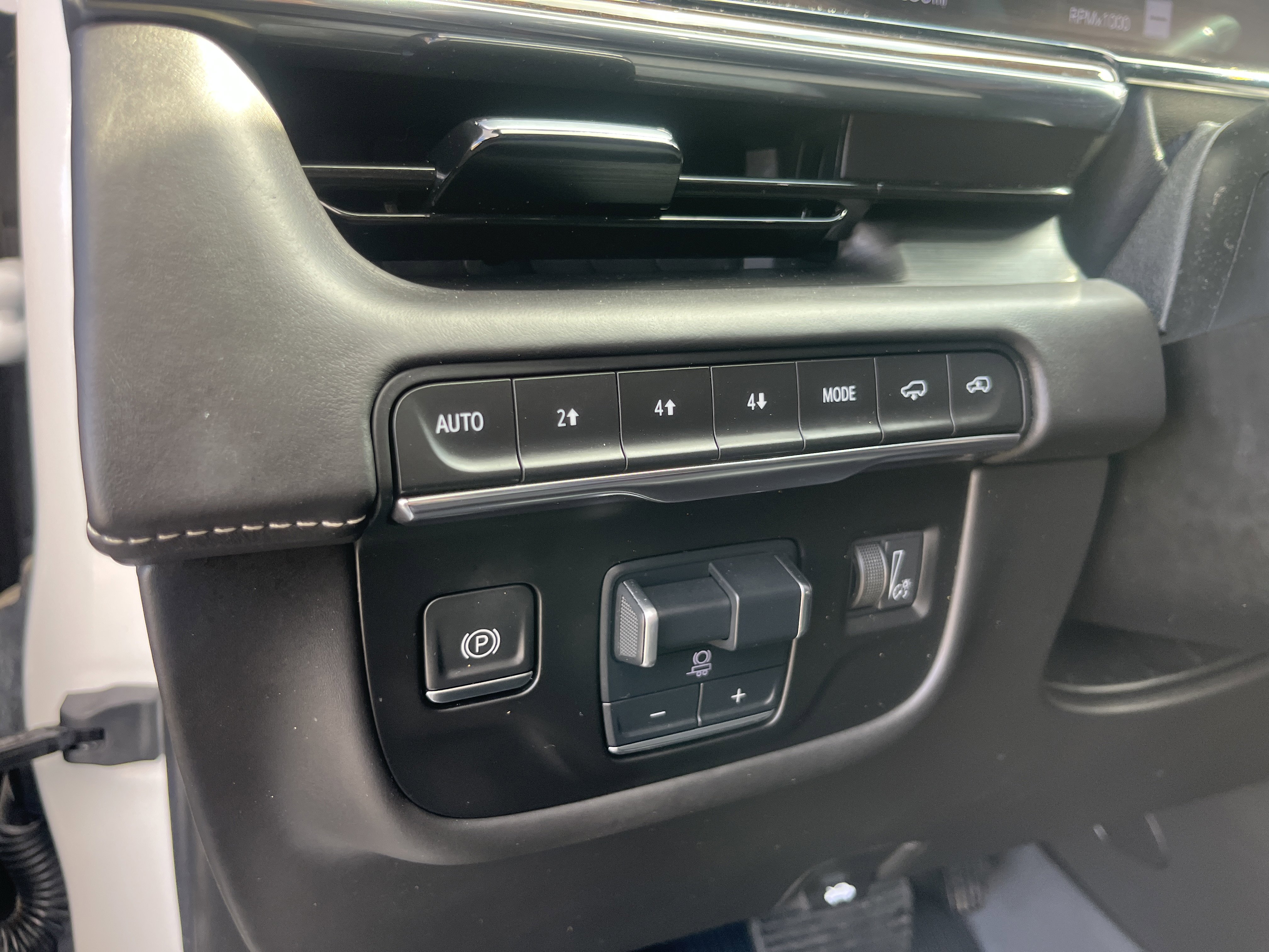 Used 2023 Cadillac Escalade Sport Platinum w/ LPO, ONYX Package image 18