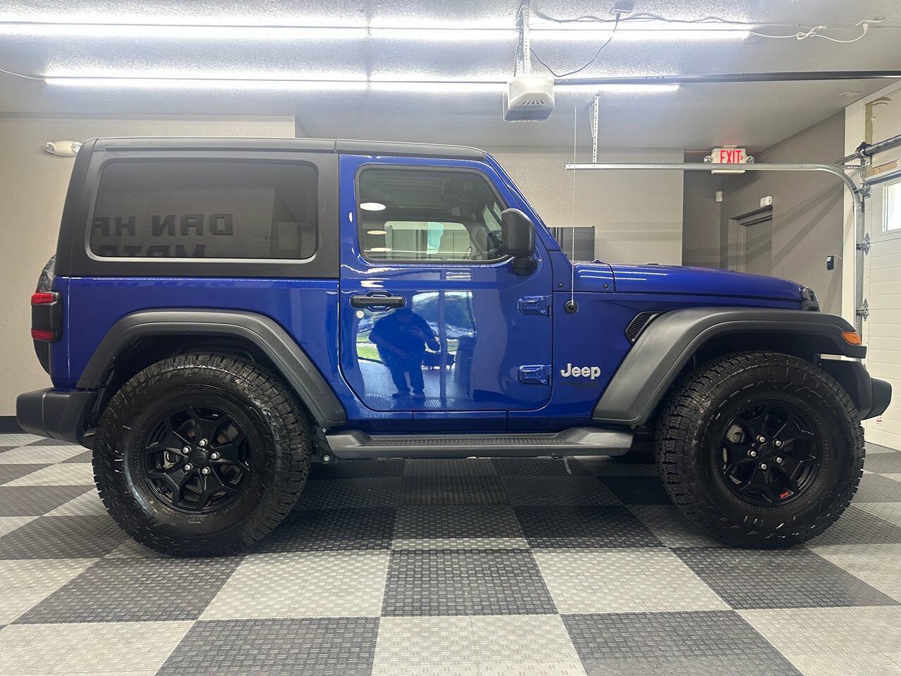 Used 2018 Jeep Wrangler Sport AWD/4WD image 9