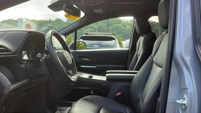 Certified 2024 Toyota Sienna XLE Woodland Edition image 10