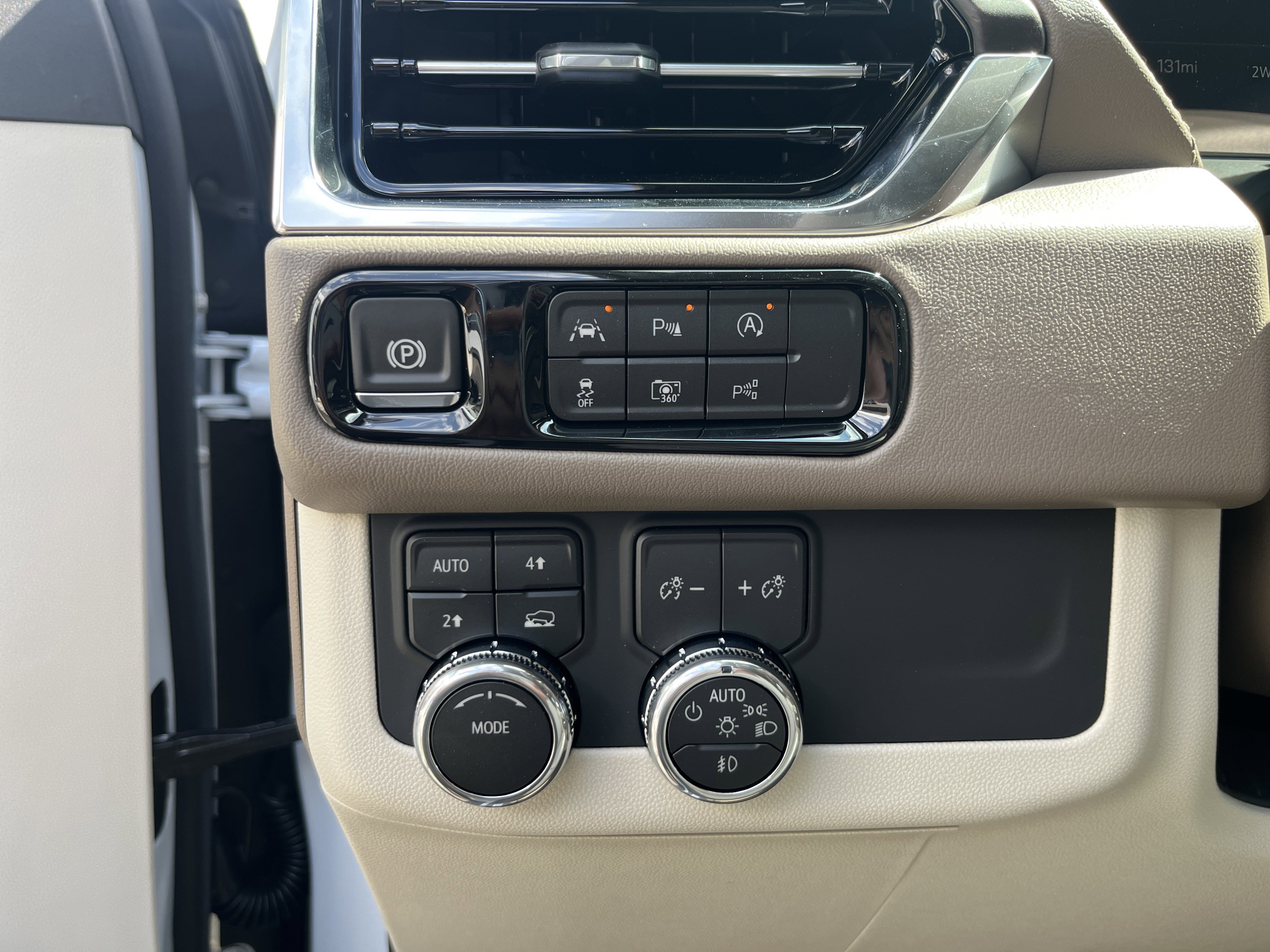 New 2026 GMC Yukon XL Denali w/ Sun & Power Step Package AWD/4WD image 26