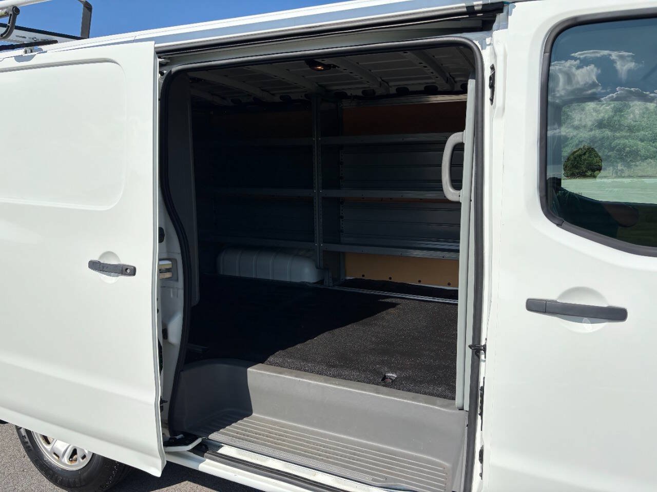 Used 2017 Nissan NV 2500 SV w/ Technology Package RWD image 15