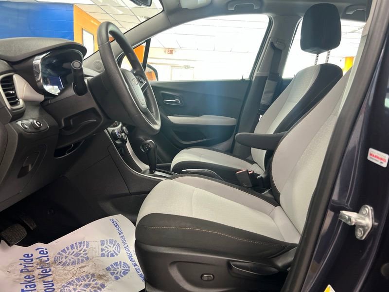 Used 2019 Chevrolet Trax LS FWD image 17