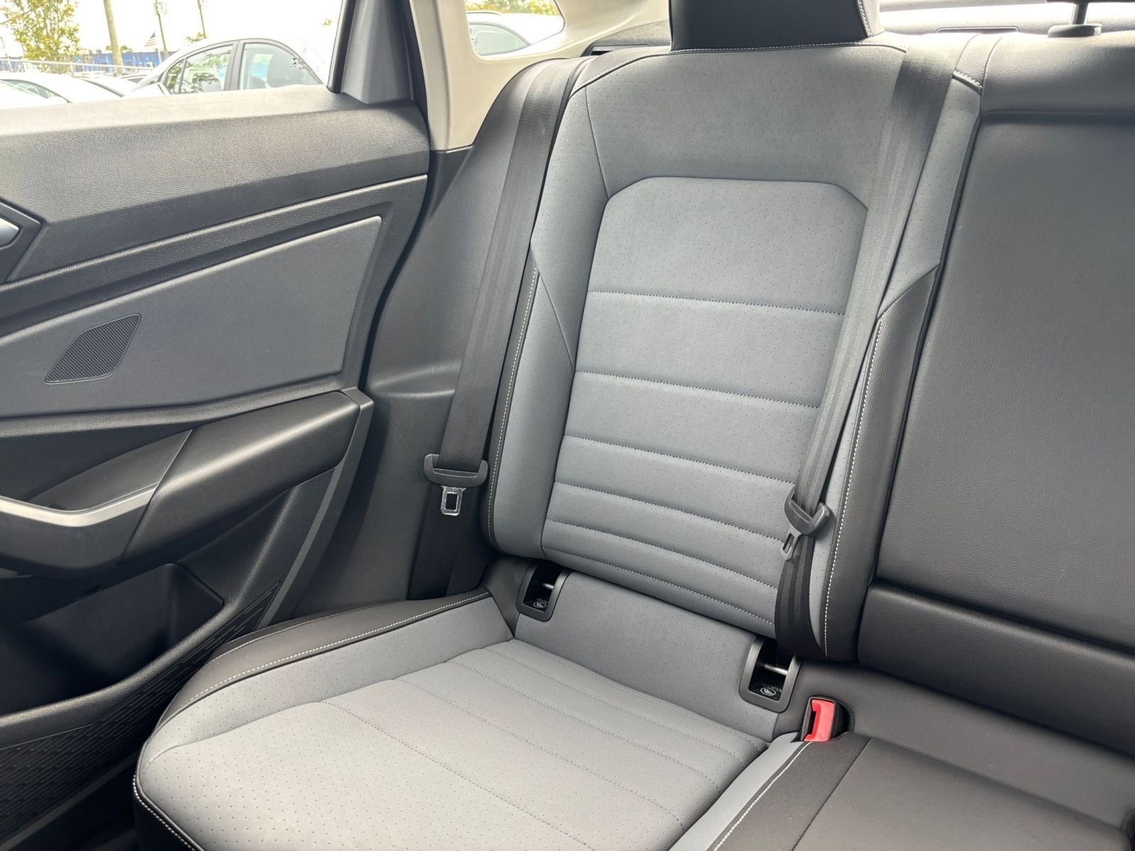 Used 2025 Volkswagen Jetta SE image 38