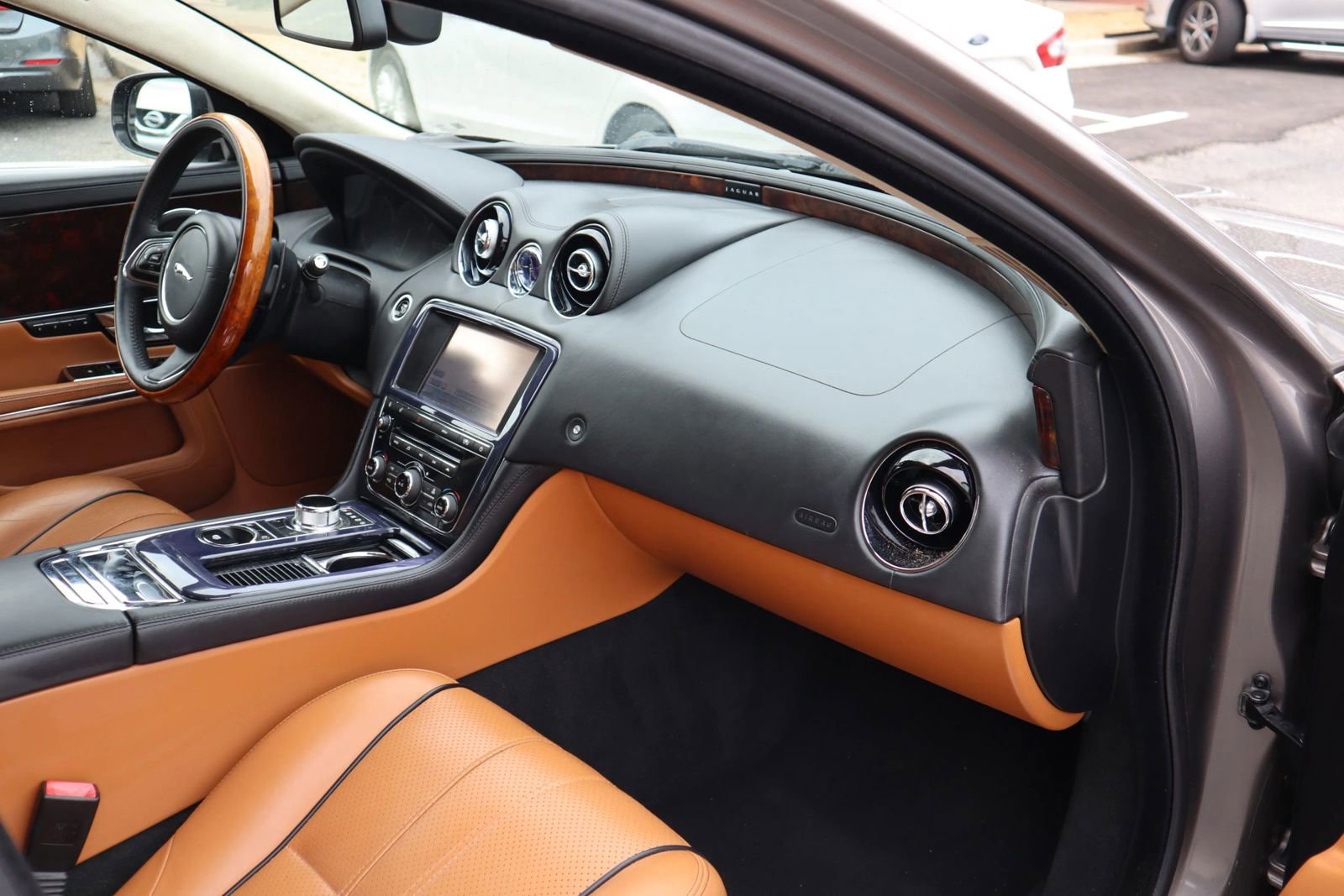Used 2011 Jaguar XJ L RWD image 16