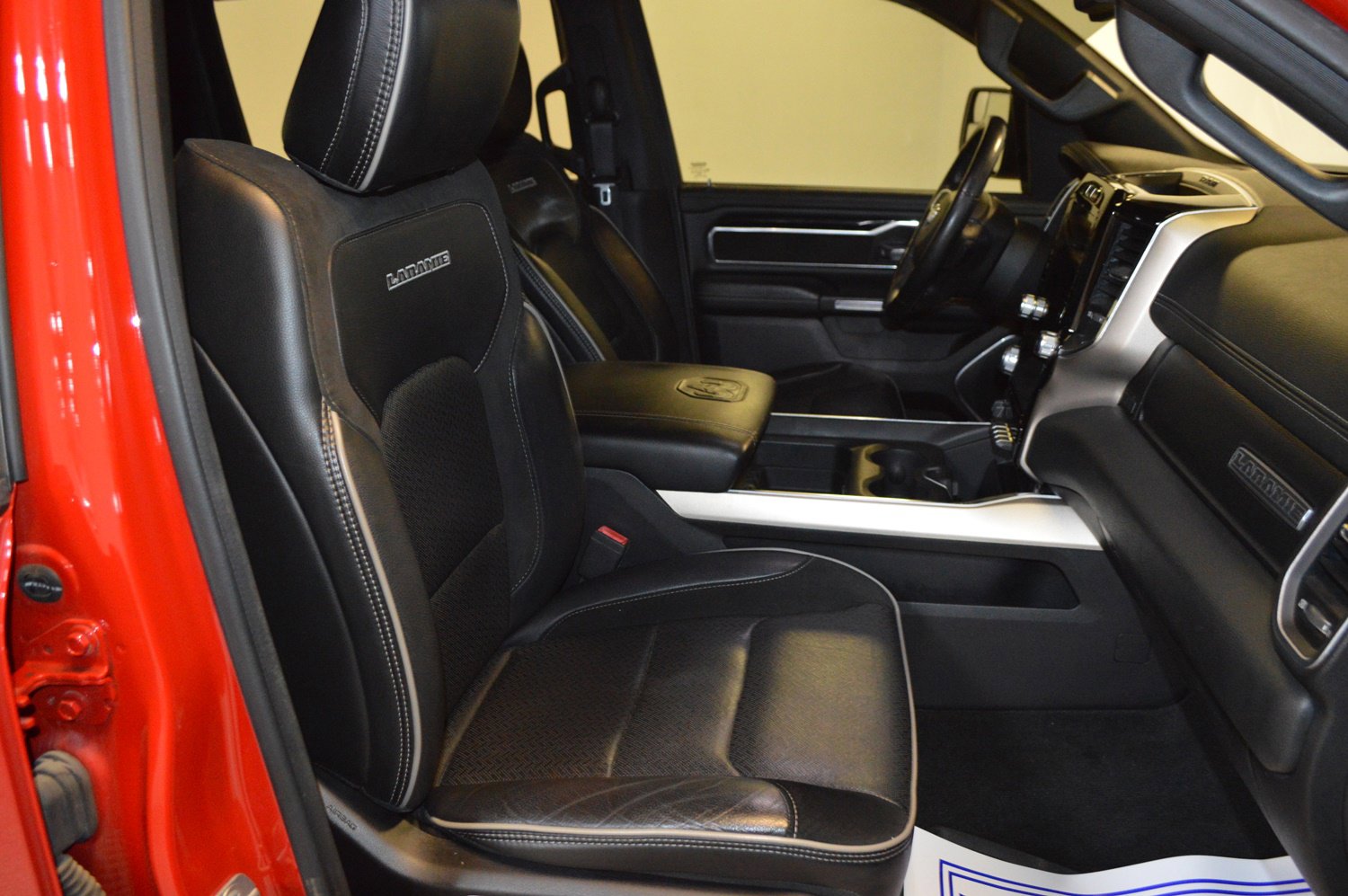 Used 2019 RAM 1500 Laramie w/ Sport Appearance Package image 11