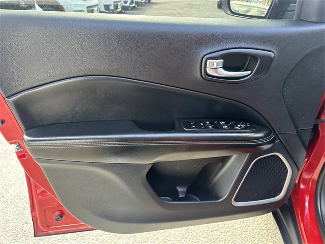 Certified 2020 Jeep Compass Latitude w/ Cold Weather Group image 15