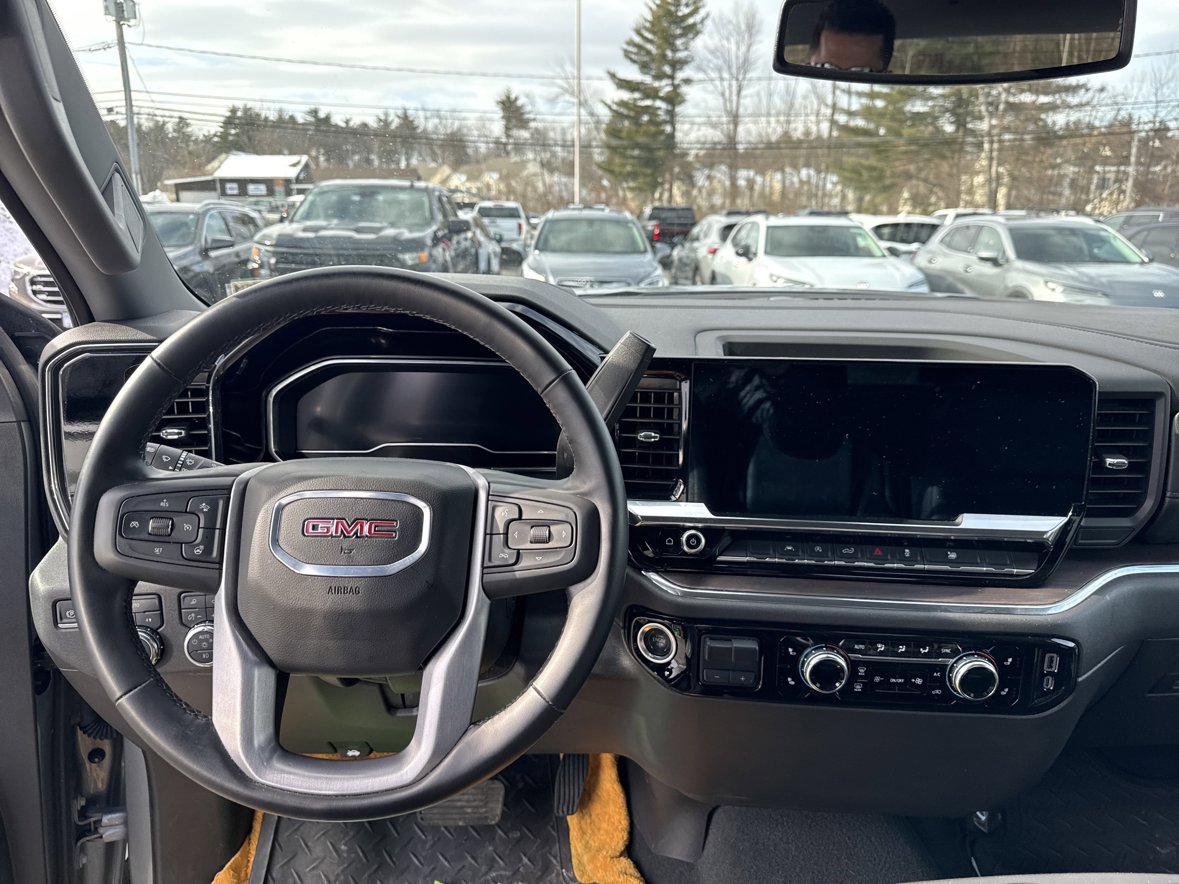 Certified 2025 GMC Sierra 1500 SLT image 14