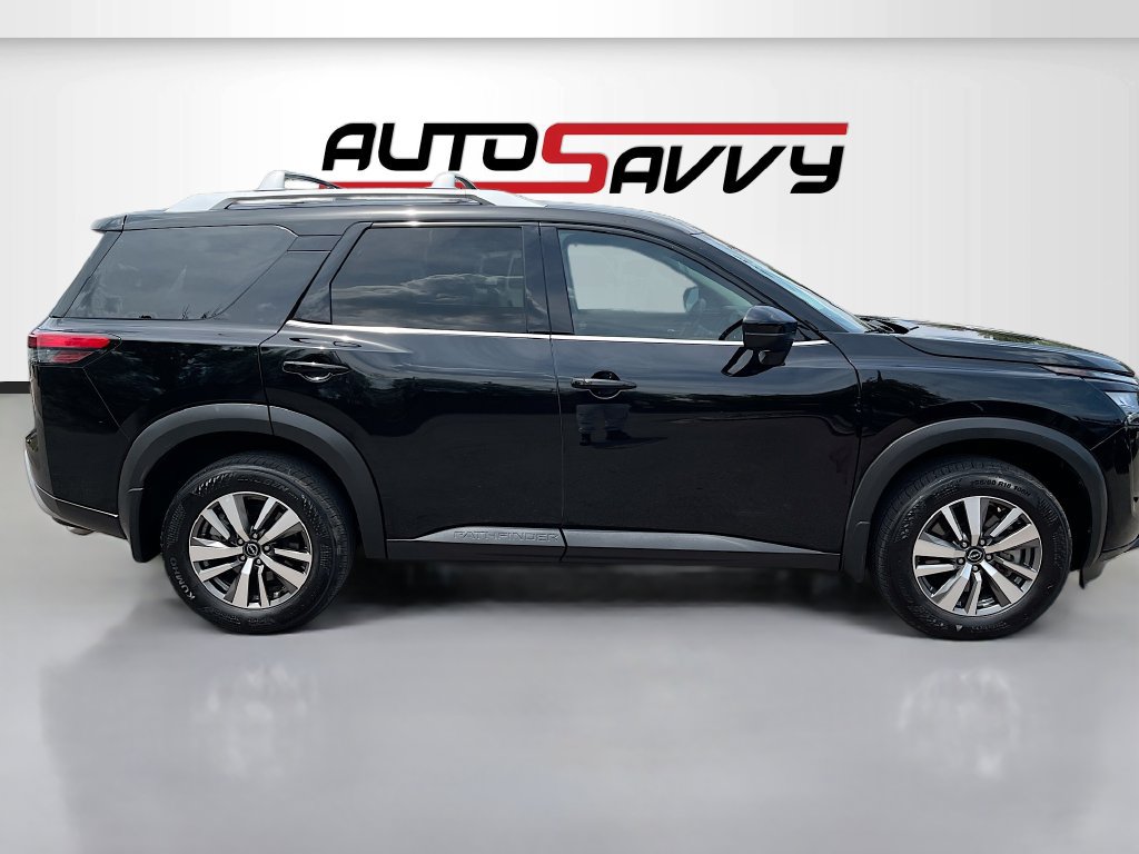 Used 2025 Nissan Pathfinder SL AWD/4WD image 8