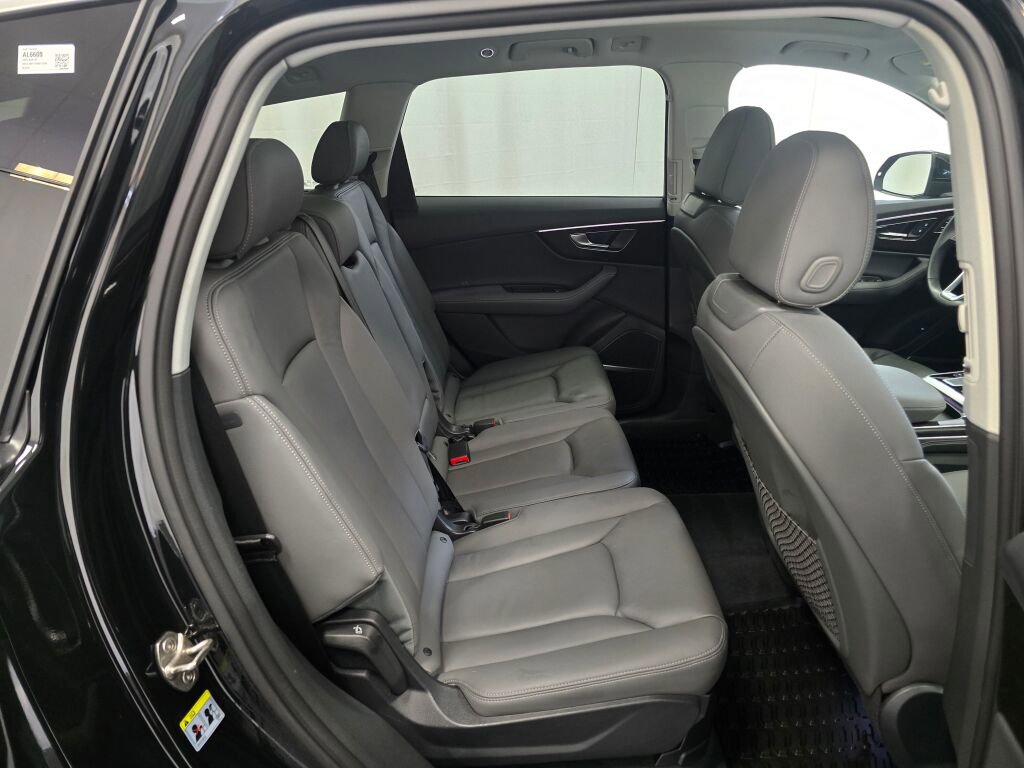 Certified 2025 Audi Q7 3.0T Premium Plus image 25