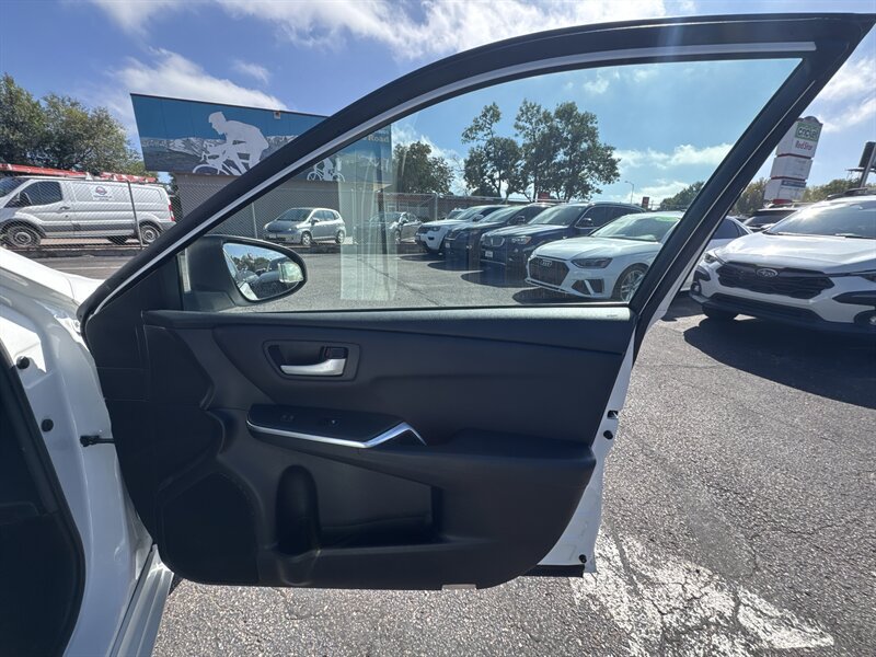 Used 2017 Toyota Camry SE w/ Protection Package (Q2) FWD image 33