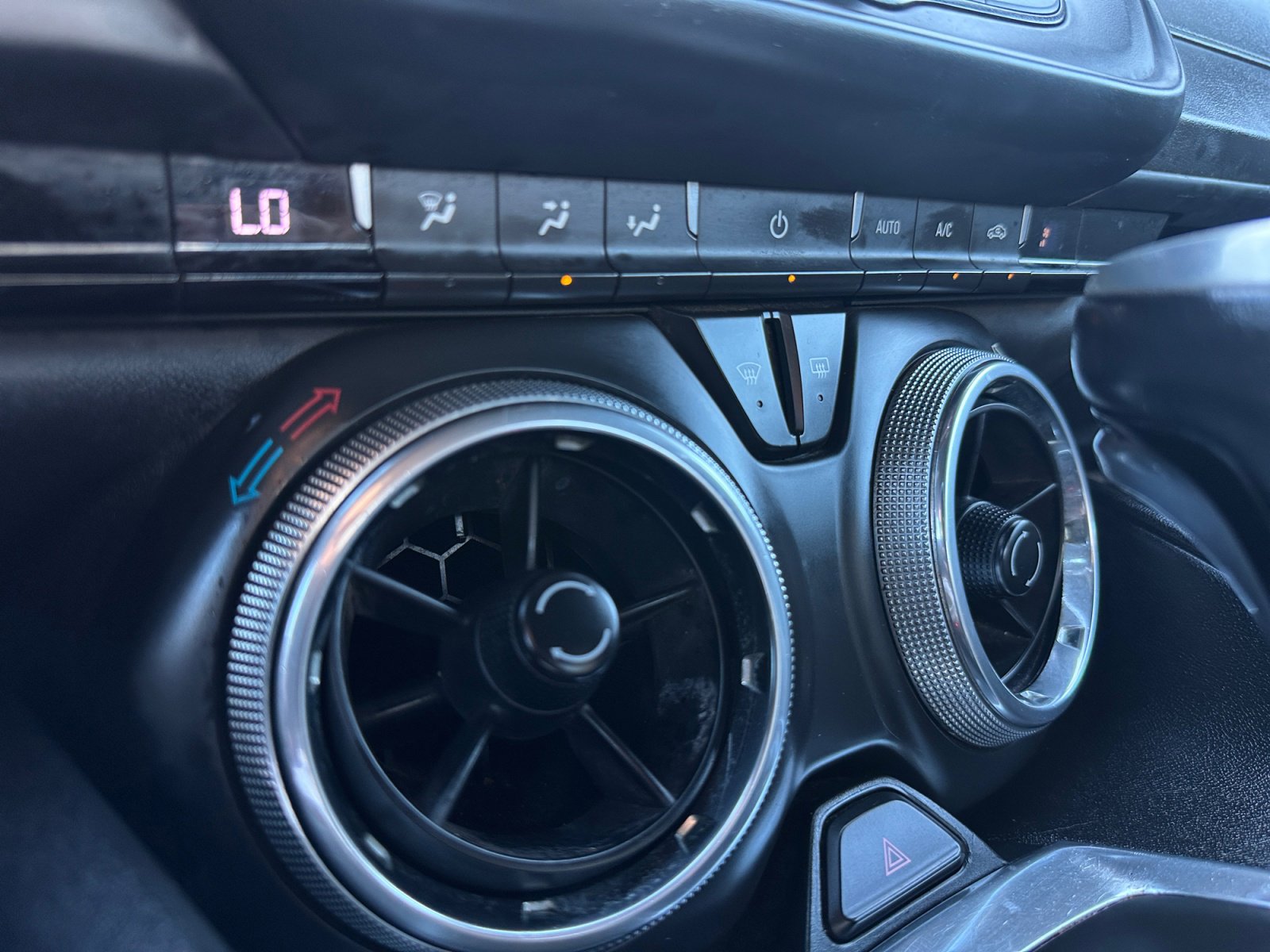 Used 2020 Chevrolet Camaro LT image 24