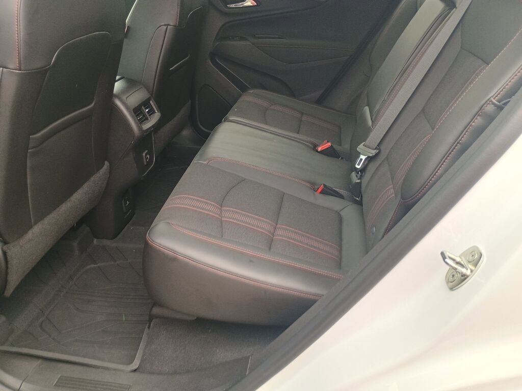 Used 2022 Chevrolet Equinox RS w/ Infotainment Package image 16