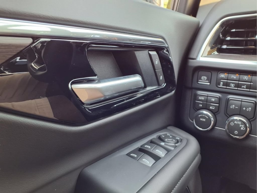 New 2026 Chevrolet Suburban LS AWD/4WD image 17