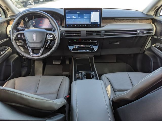 Used 2025 Lincoln Corsair Reserve image 16