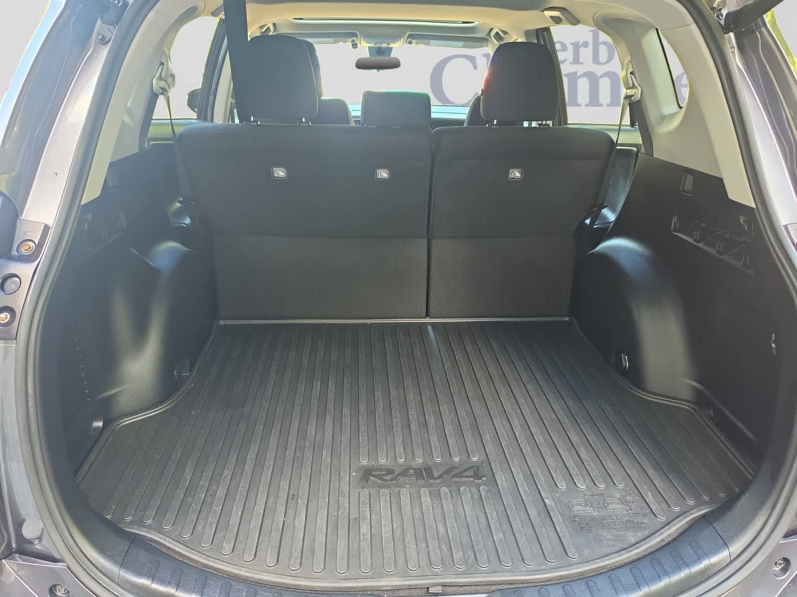 Used 2018 Toyota RAV4 XLE AWD/4WD image 4