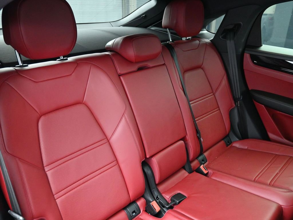 Certified 2022 Porsche Cayenne Coupe AWD/4WD image 28