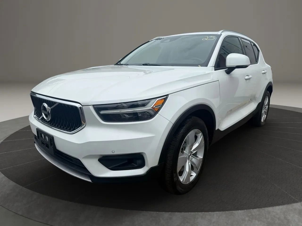 Used 2022 Volvo XC40 T5 Momentum