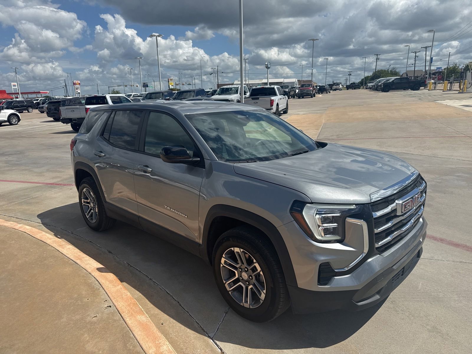 Used 2025 GMC Terrain Elevation image 3