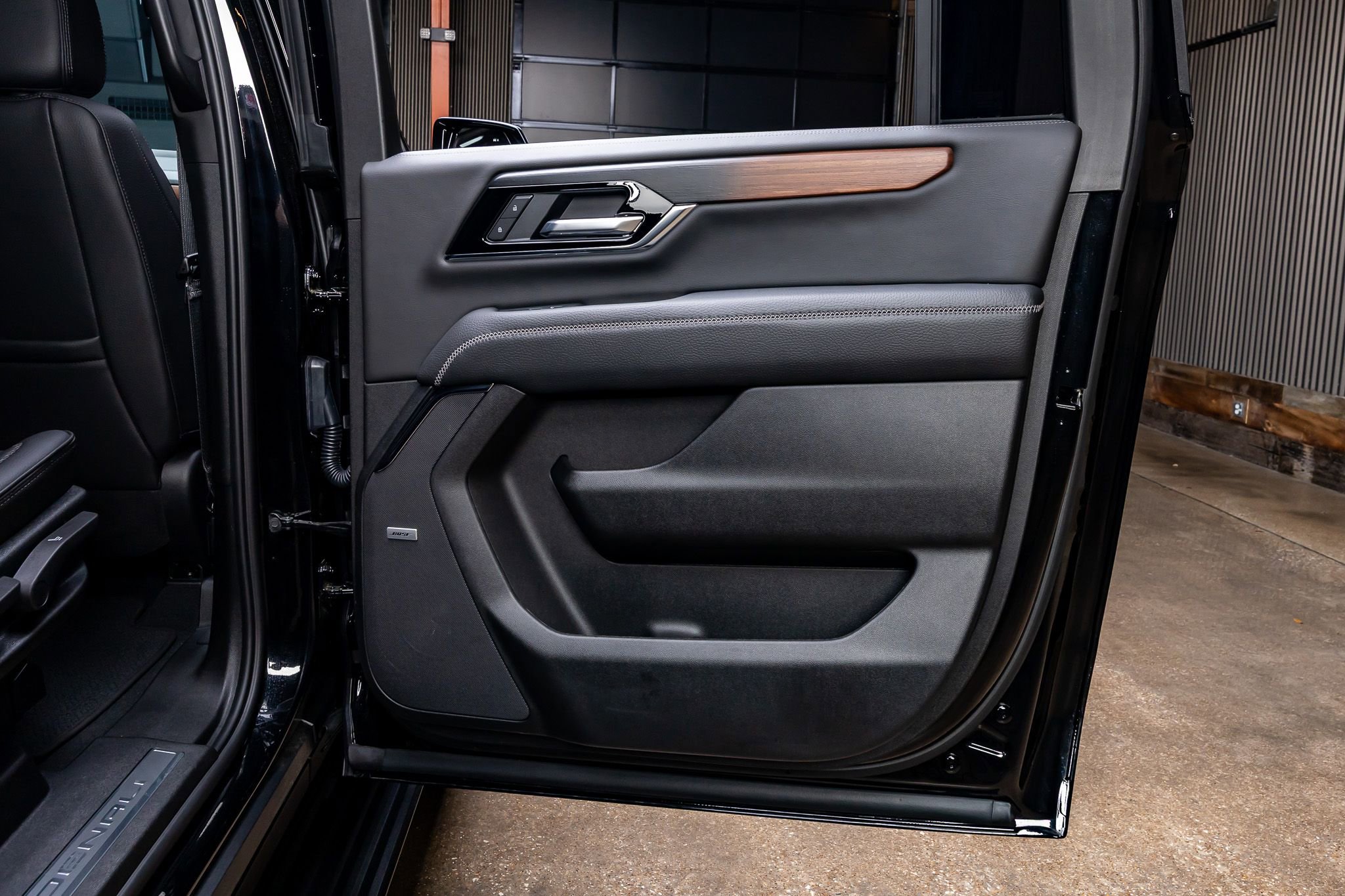Used 2026 GMC Yukon XL Denali w/ Sun & Power Step Package AWD/4WD image 40