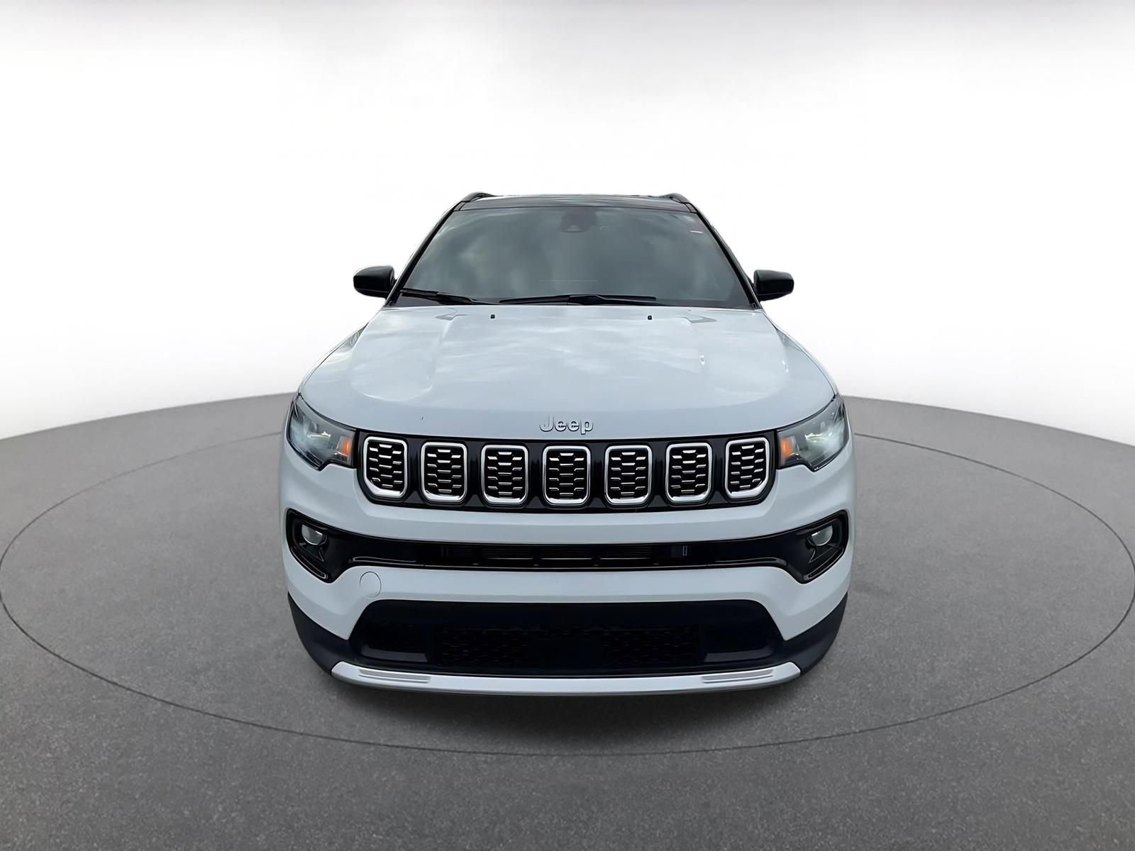 Used 2025 Jeep Compass Limited image 4