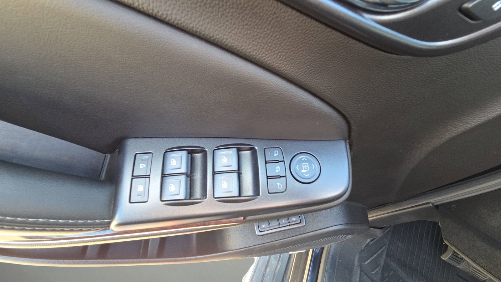 Used 2020 GMC Yukon SLT w/ Open Road Package image 23