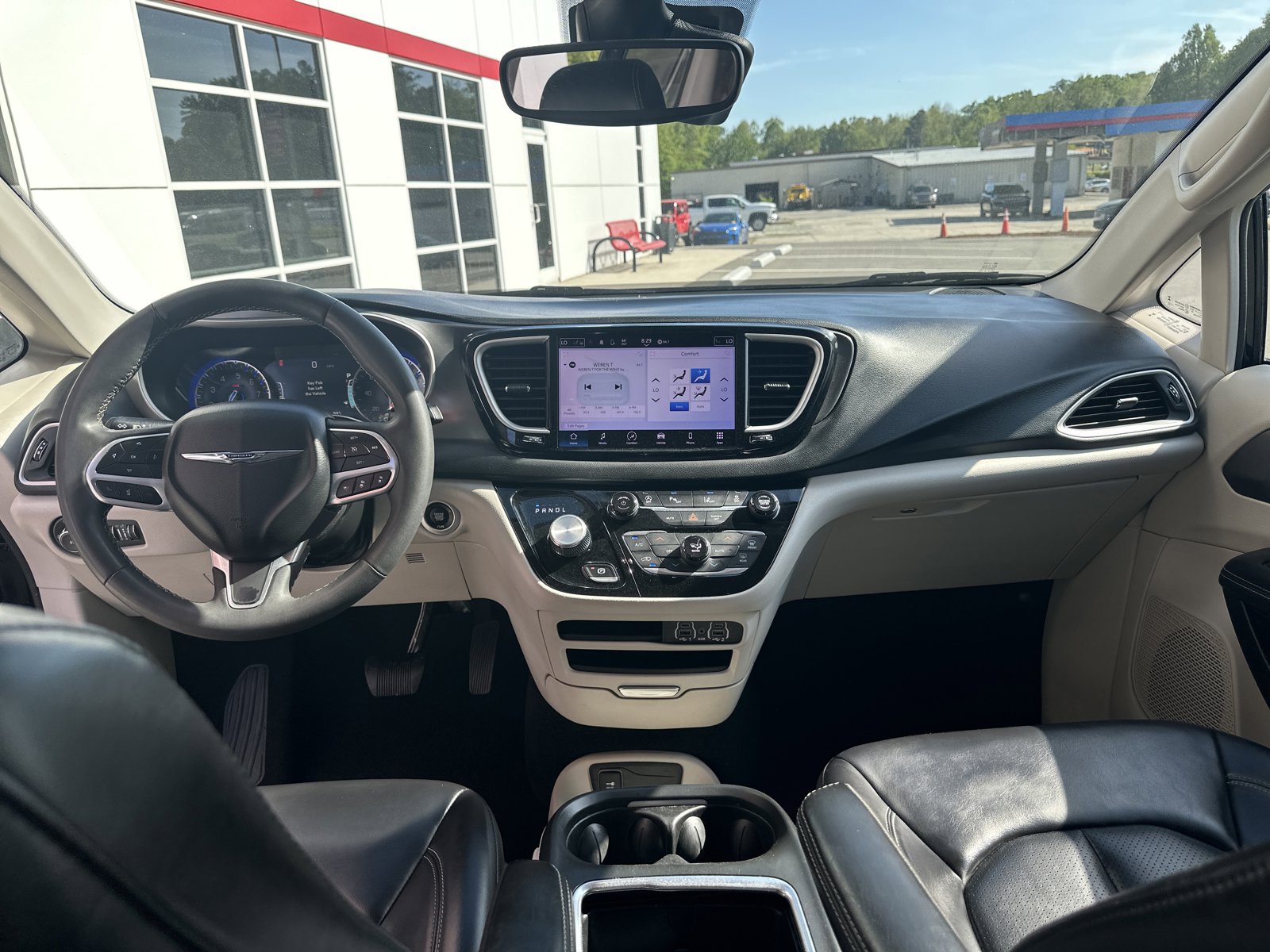 Used 2023 Chrysler Pacifica Touring-L FWD image 24