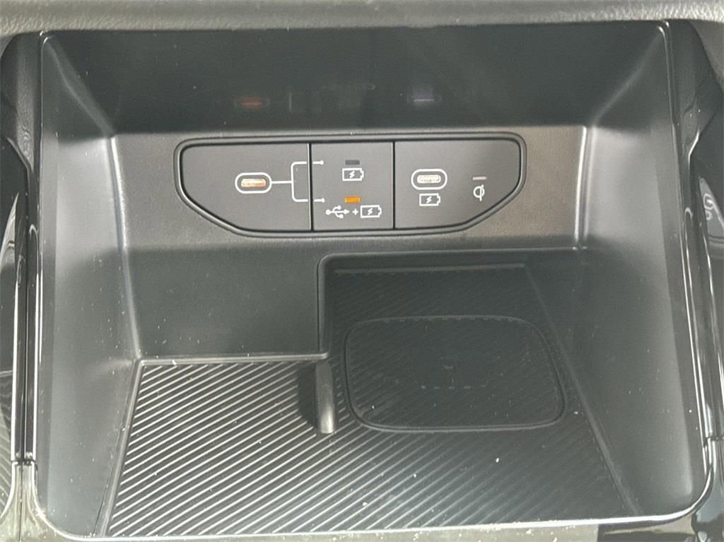 Certified 2025 Kia Sorento SX Prestige image 31